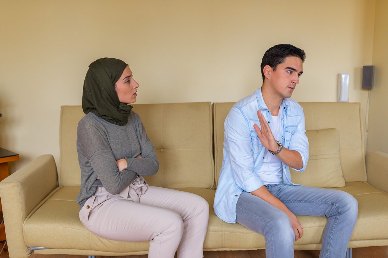 iStock/ العلاقات المؤذية