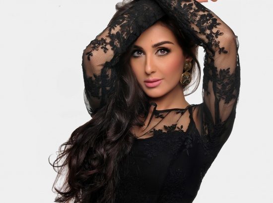 وفاة الفنانة المغربية وئام الدحماني بسكتة قلبية في الإمارات.. آخر ما نشرته على إنستغرام كان صورة للملك محمد السادس