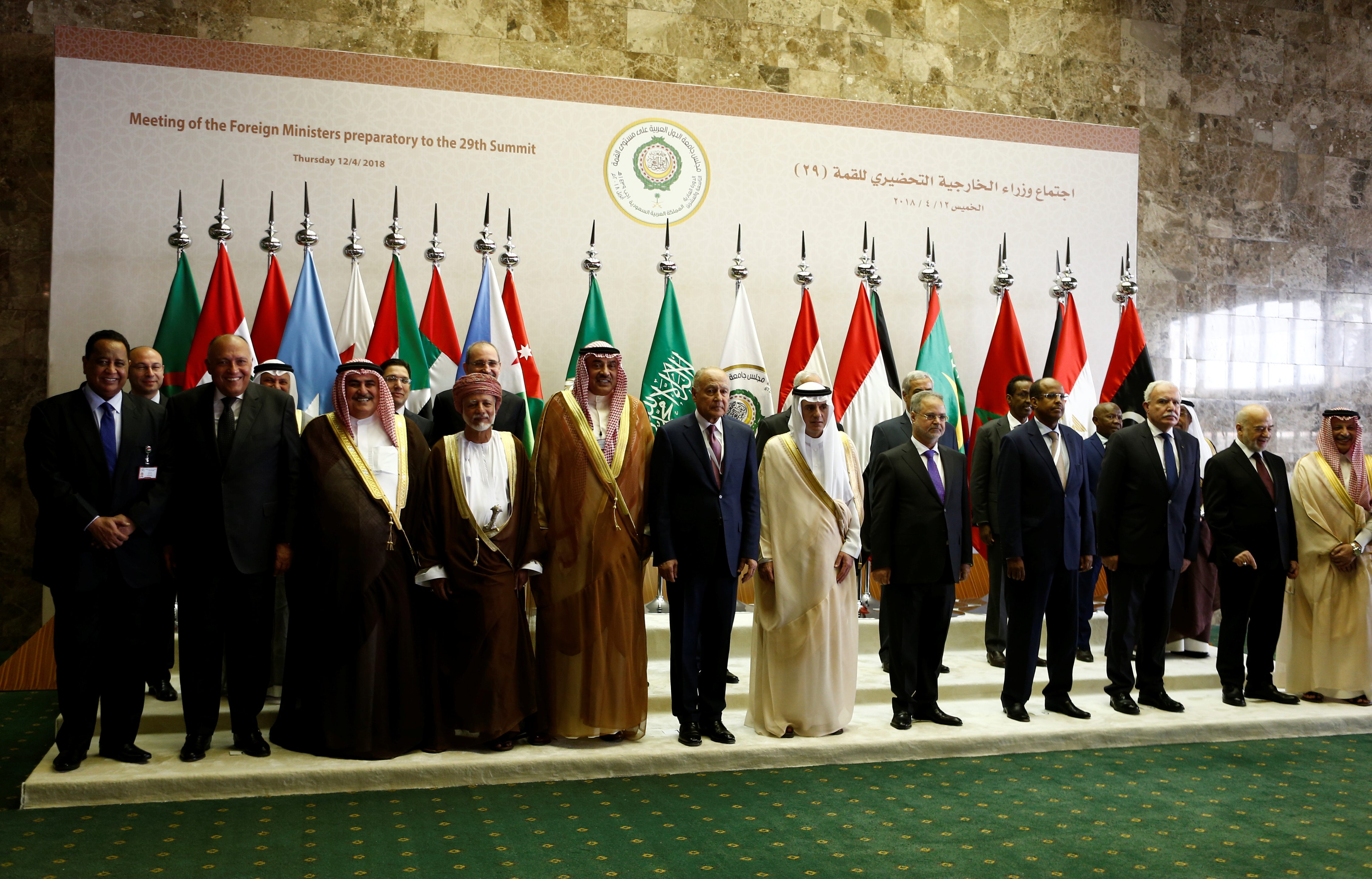 لماذا عليك أن تهتم بالقمة العربية هذه المرة؟ مكان جلوس محمد بن سلمان له دلالة، وحضور أمير قطر للسعودية قصة أخرى