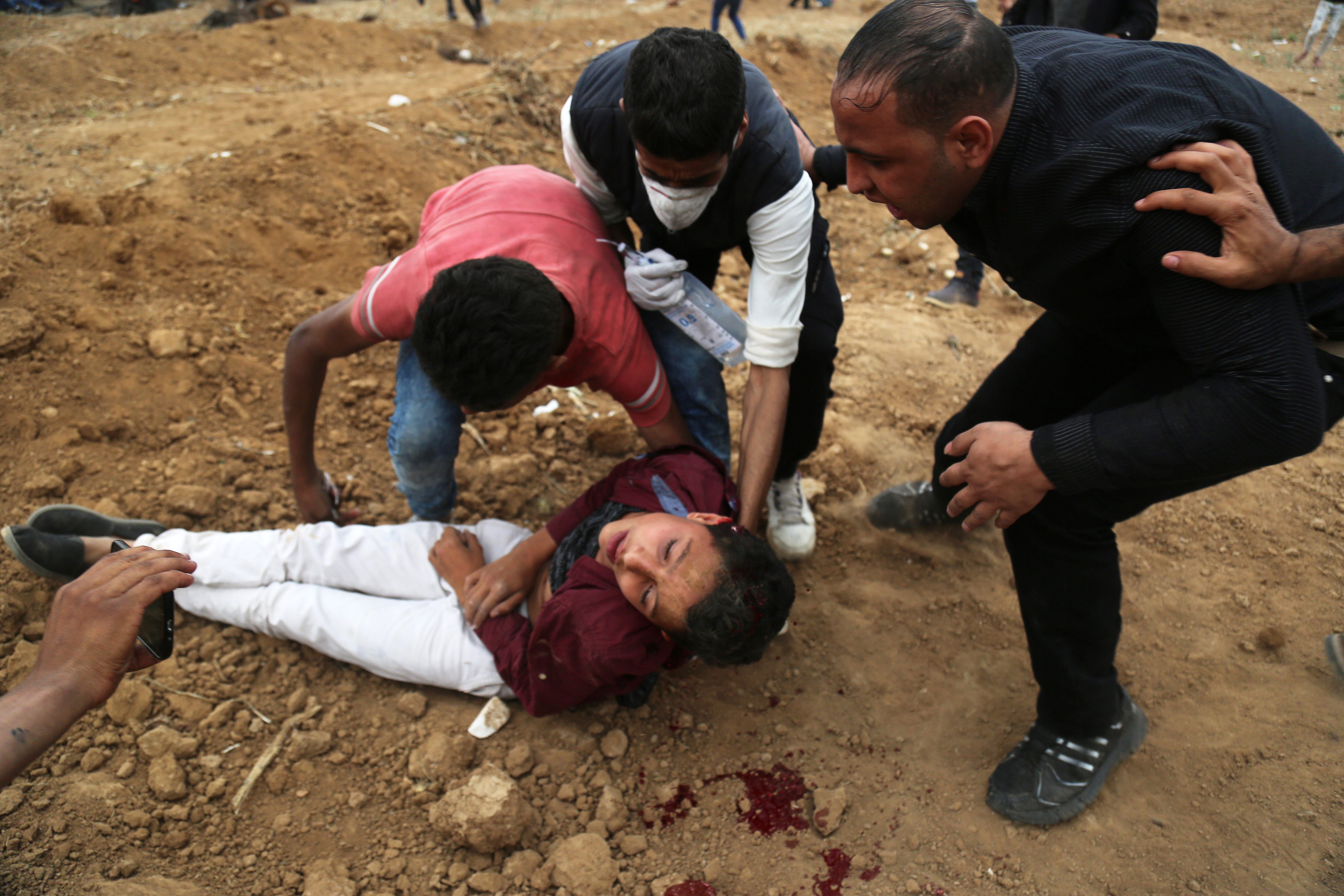 لم يحمل سلاحاً، ولم يشارك حتى في المواجهات، إلا أن جندياً إسرائيلياً قنصه برأسه.. الأمم المتحدة تصف قتل فتىً فلسطيني بالأمر المخزي