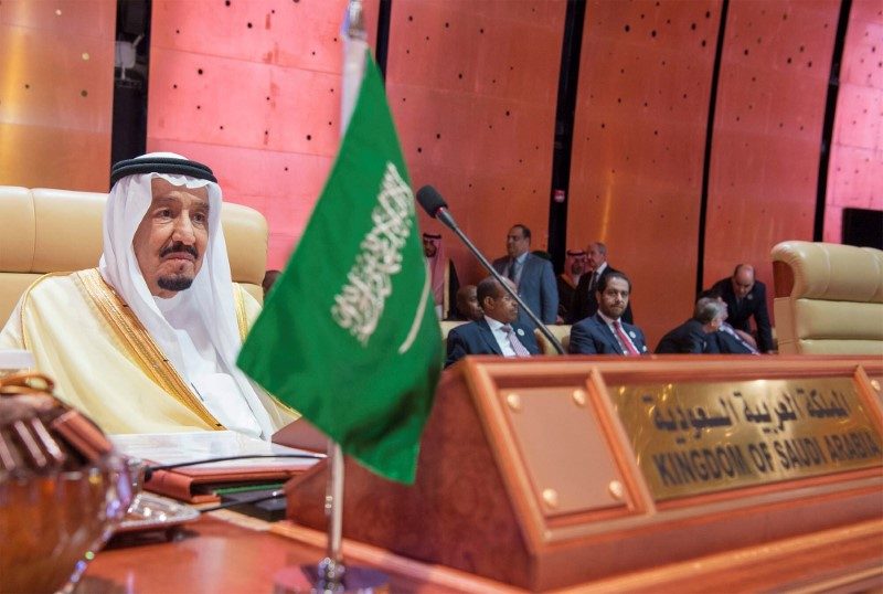 أين كان الملك سلمان وقت إسقاط الطائرة اللاسلكية بالقرب من قصره بالرياض؟