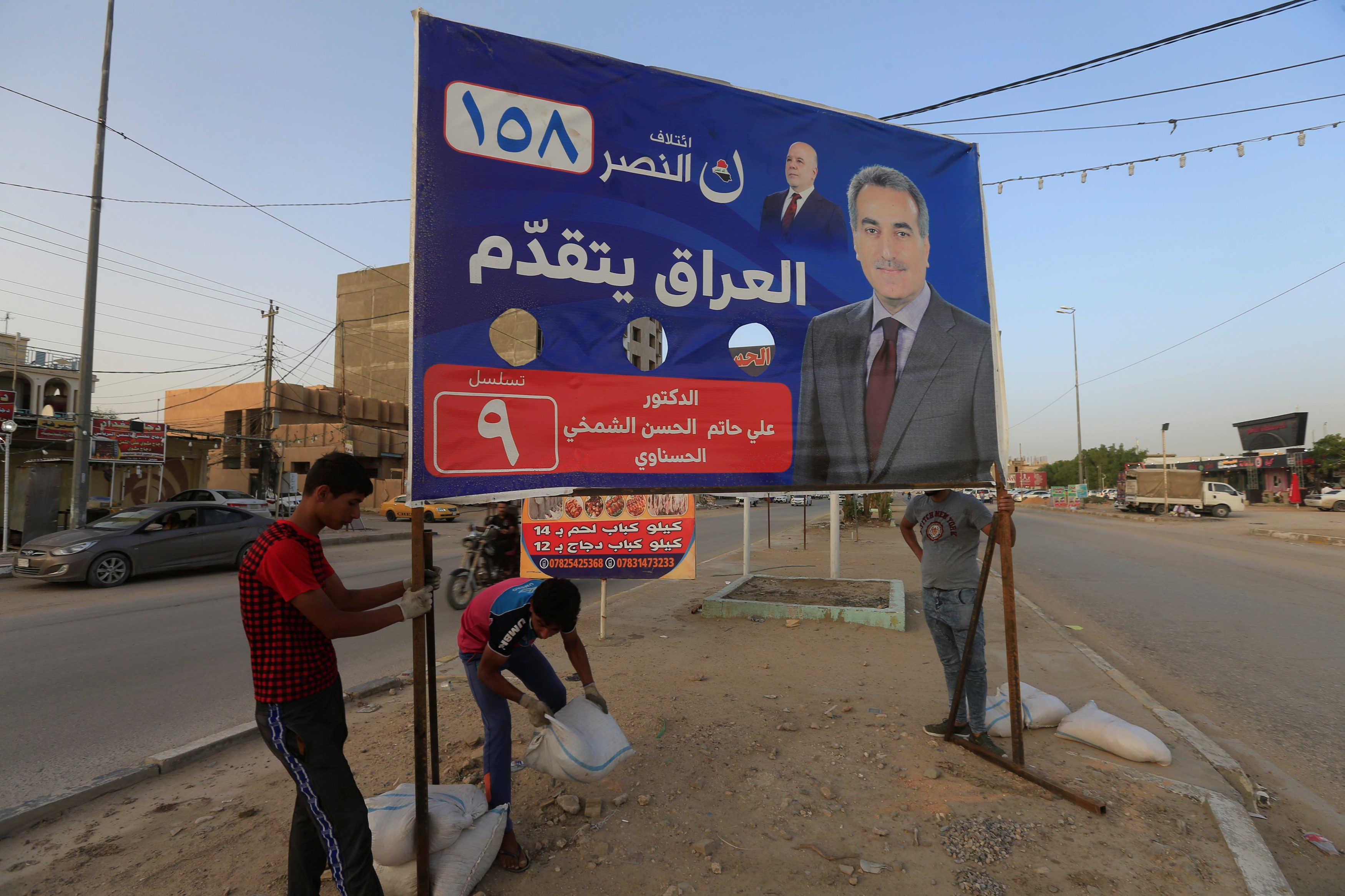 ناخبون للبيع وأصوات شيعية تتفتت وفرصة إيران للسيطرة أكبر.. شيعة العراق تتنازعهم خيبة الأمل قبل انتخابات حاسمة