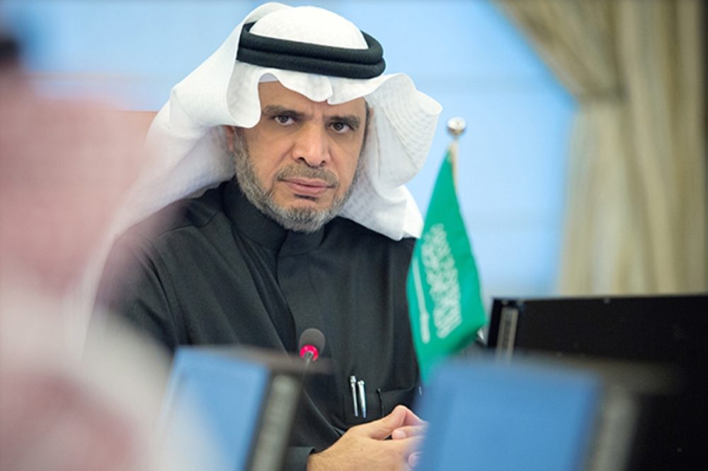 وزير التعليم السعودي يفتح على نفسه جبهة حرب بالحديث عن إجازة المعلمين