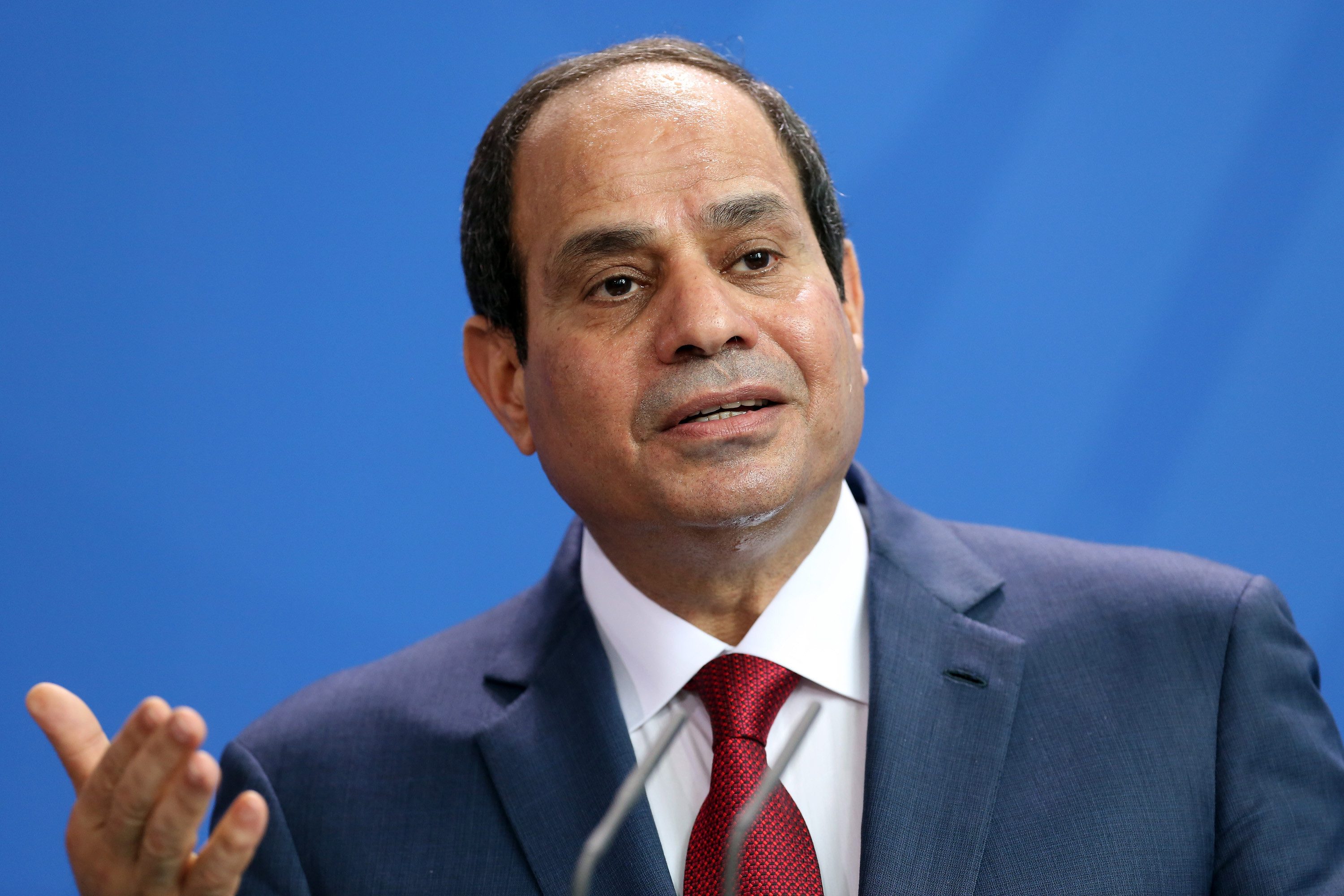 السيسي يلمح إلى عدم صرف علاوة الموظفين هذا العام، وهذا ما قاله عن أزمة البطاطس!
