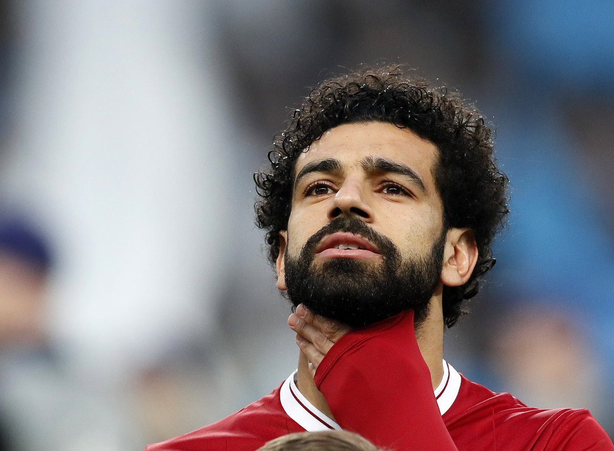 أسرة محمد صلاح “تحت الإقامة الجبرية” وتفكر في الرحيل