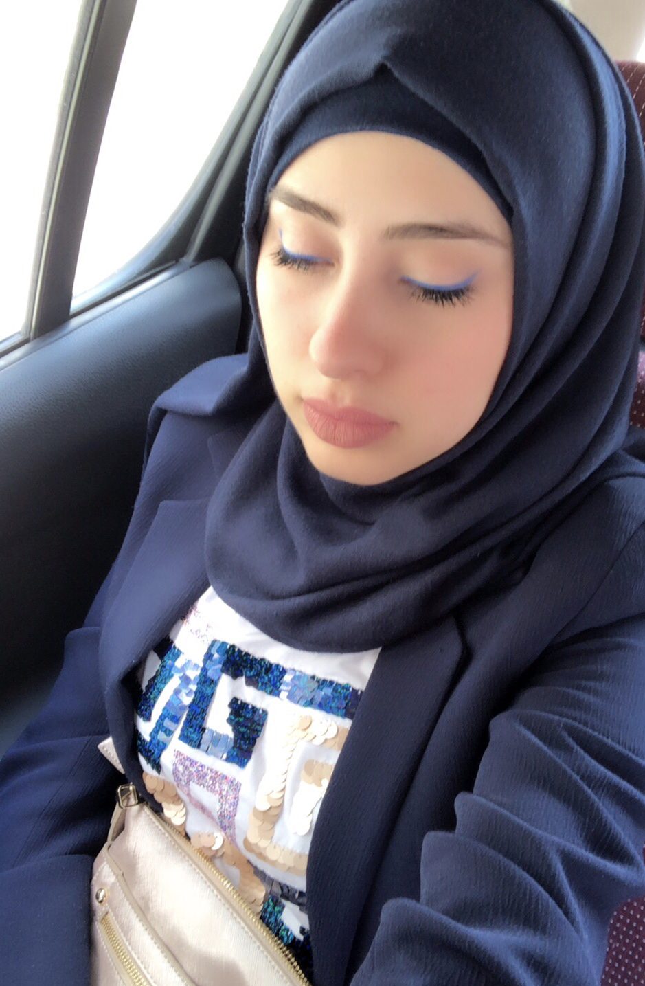 أصفر، أحمر، بنفسجي، أزرق.. ما الآيلاينر الأجمل لعينيك في ربيع وصيف 2018؟ رحلة بحث استلهمتها من جيجي حديد