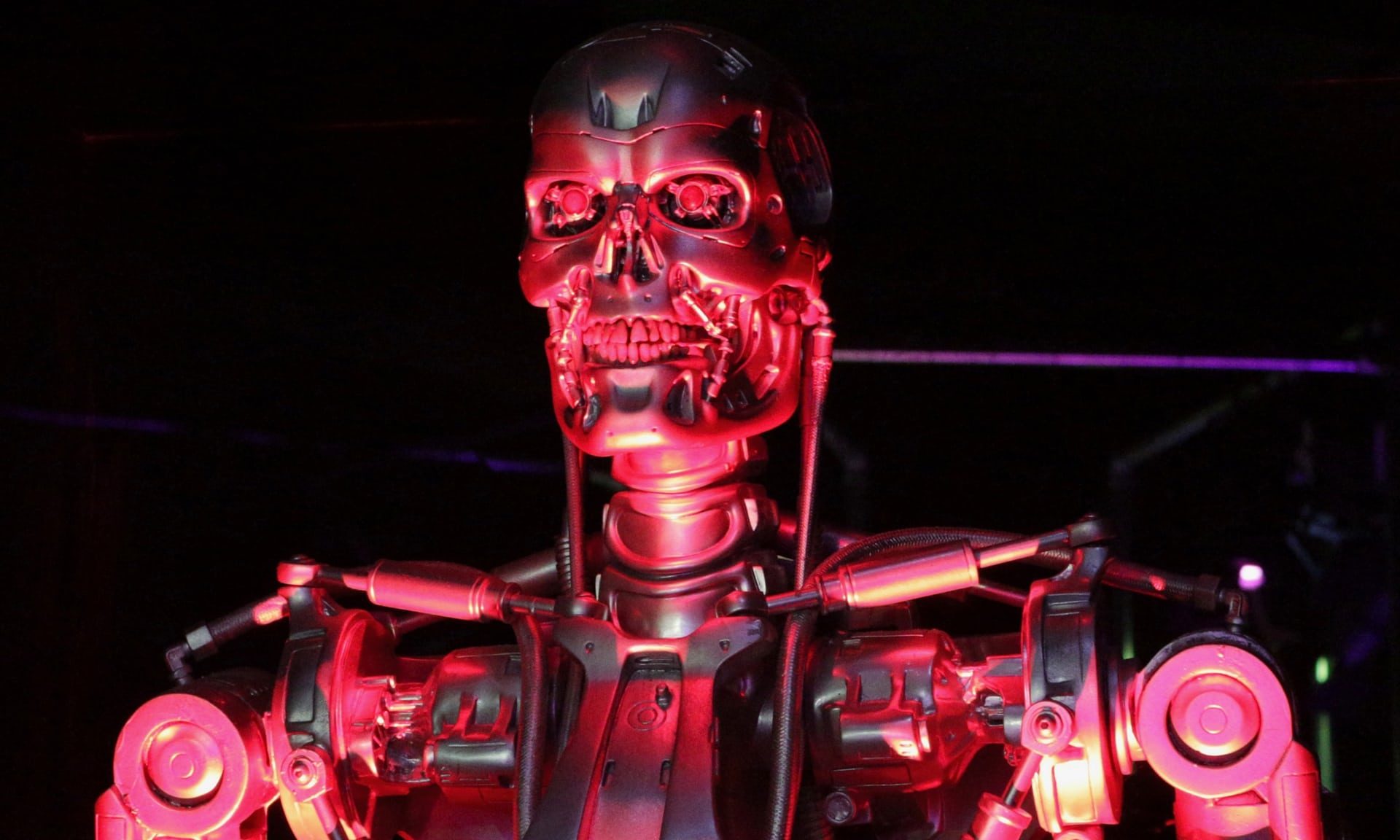 50 عالماً بارزاً يحذرون من روبوت قاتل يشبه The Terminator ولا يميز بين صديق وعدو