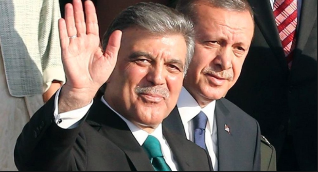 الصديق المقرب يتحول إلى منافس محتمل.. هل يتواجه عبدالله غول وأردوغان على مقعد الرئاسة؟