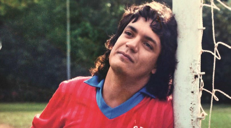“أسطورة” كرة القدم الذي لم يمارس اللعبة قط!.. بنى شهرته من الاحتيال على العالم، باختصار هو مدرسة في الدهاء