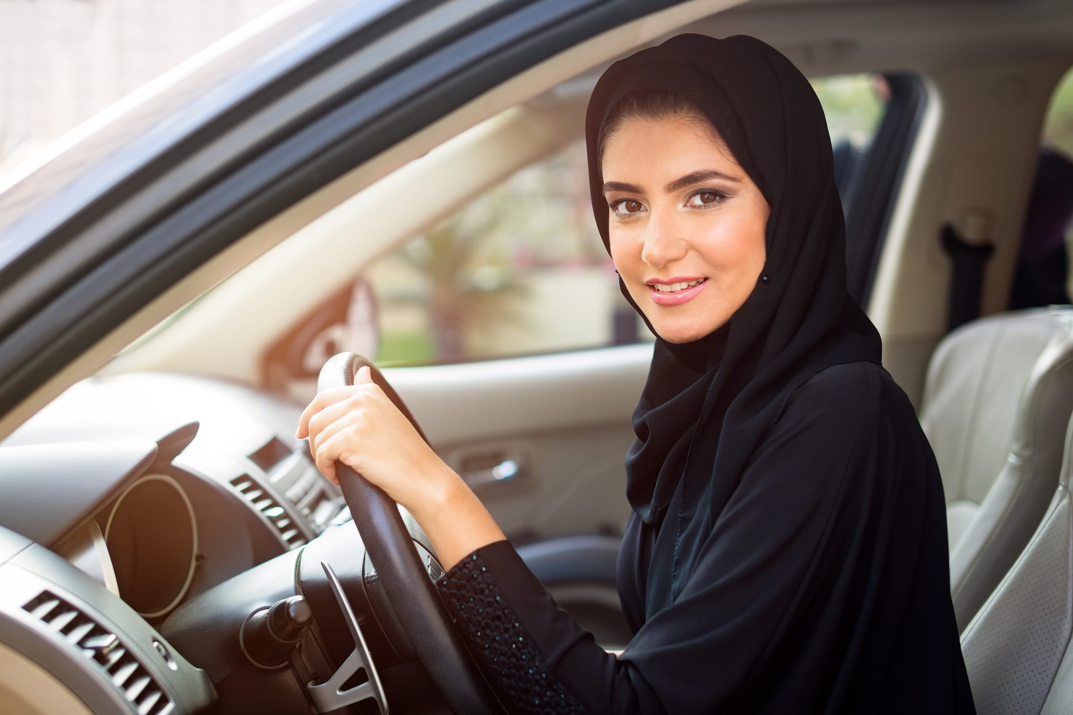 5 شروط وضعتها “أوبر” لتميكن السعوديات من العمل كـ “كابتن سائق”