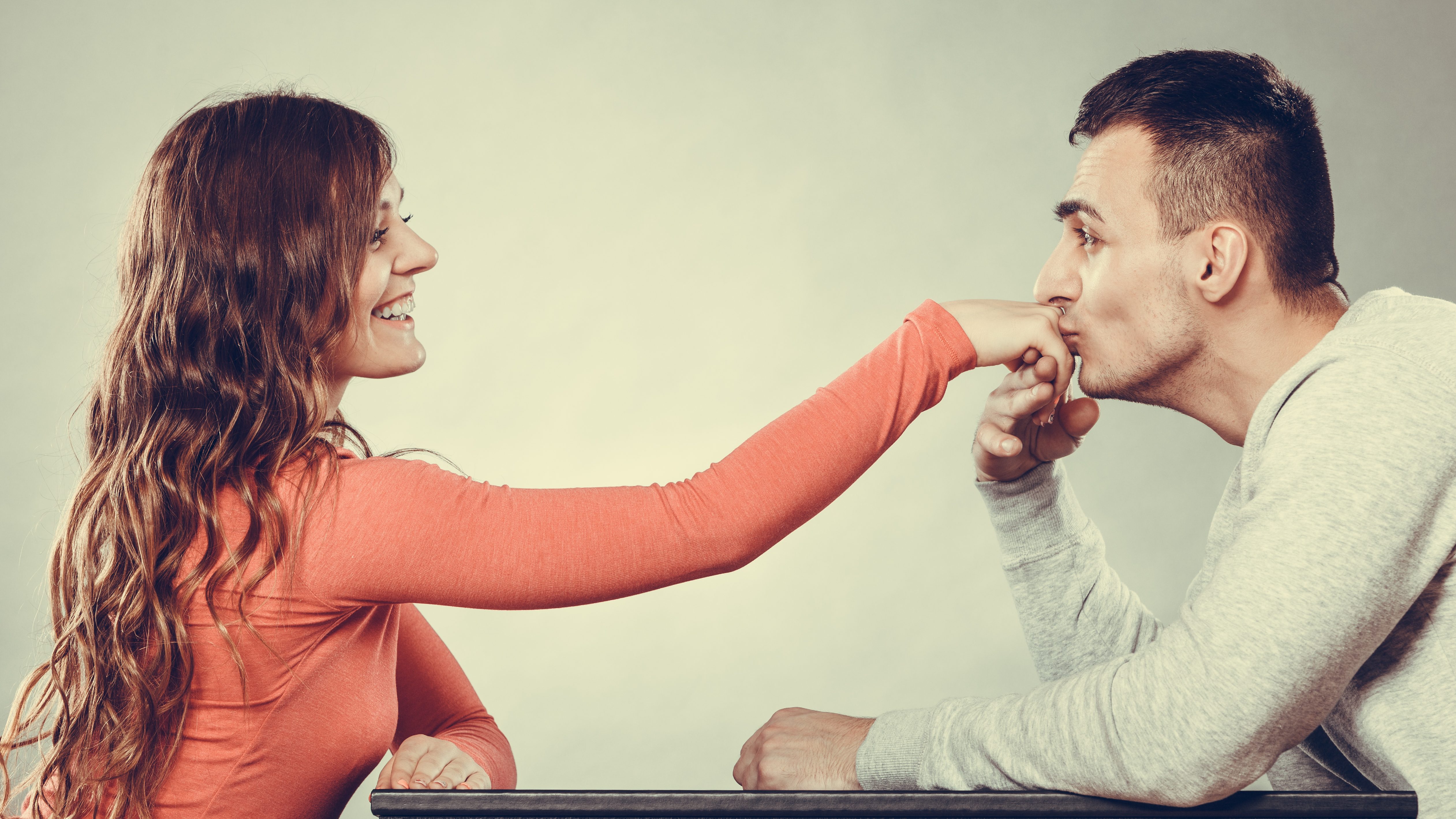 بعد تجربتي في حضور ولادة زوجتي.. الرجل لا بُدّ أن يعيش خادماً للمرأة
