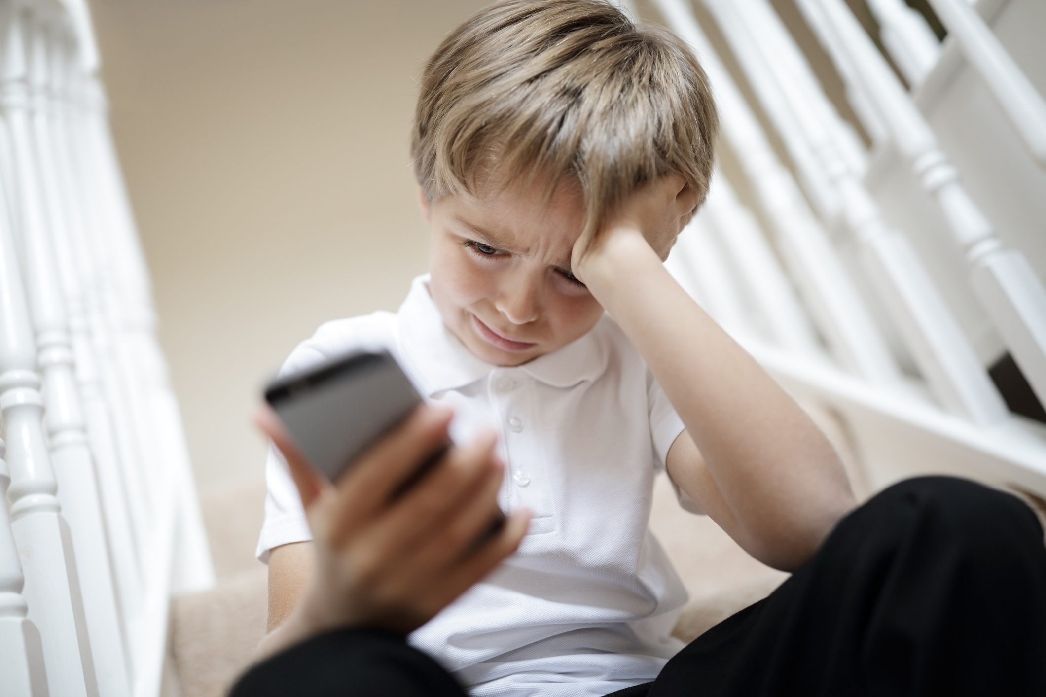 “لايك بليز لصورة ابني عشان يكسب”.. كيف تدمر الأم نفسية الطفل بهذه المسابقات؟