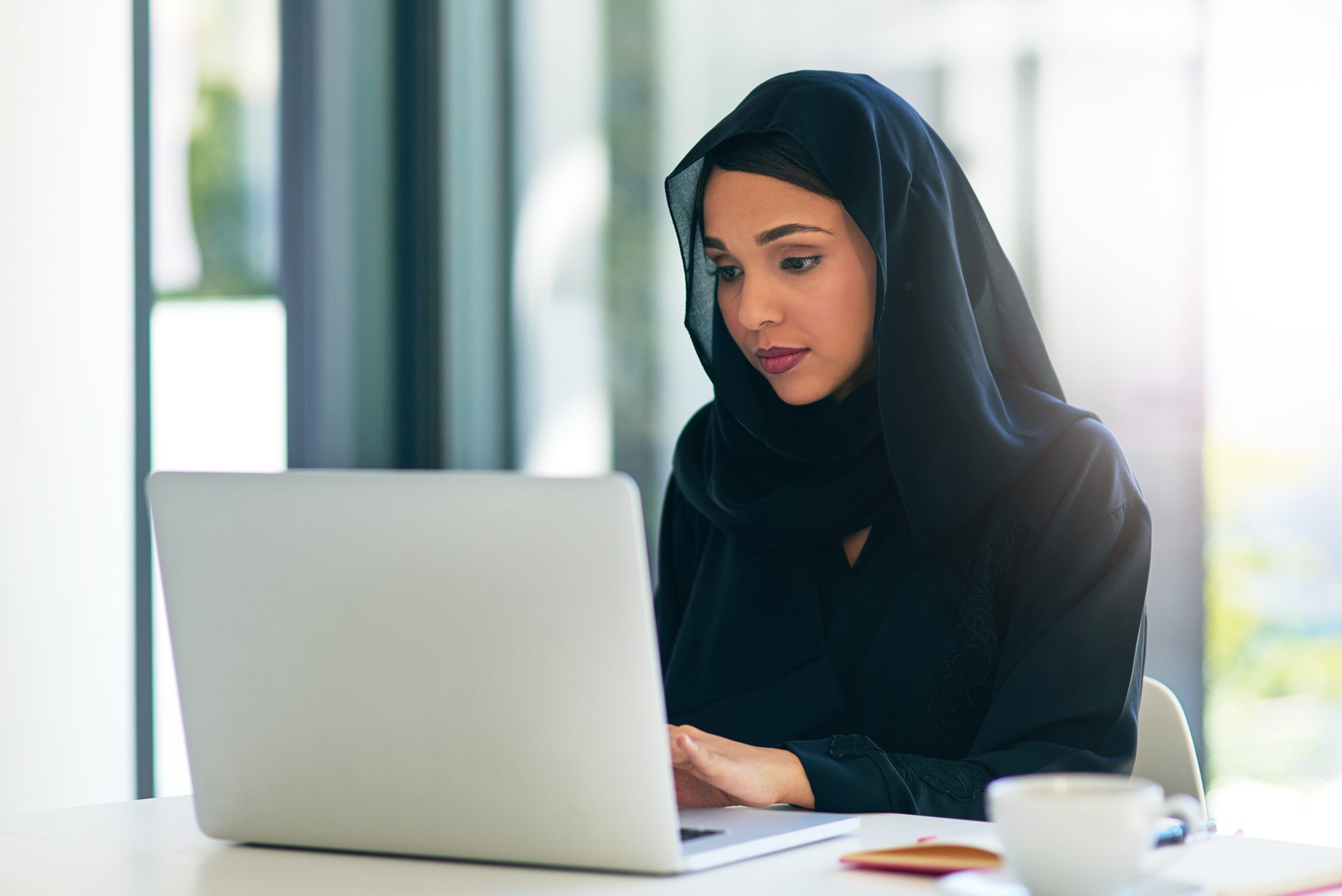 تركوا وظائفهم وهربوا من السعودية.. المملكة بين رحيل الوافدين ومواجهة الضرورة المؤلمة لخطة السعودة