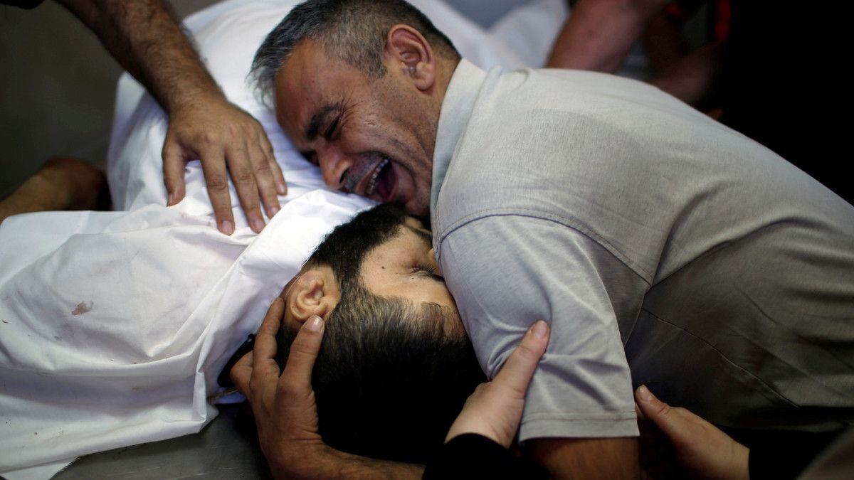 بالأسماء والصور.. ضحايا “مجزرة غزة”: رضيع و5 أطفال و53 شاباً بين سن 18 و39 عاماً.. والأعداد مرشحة للزيادة