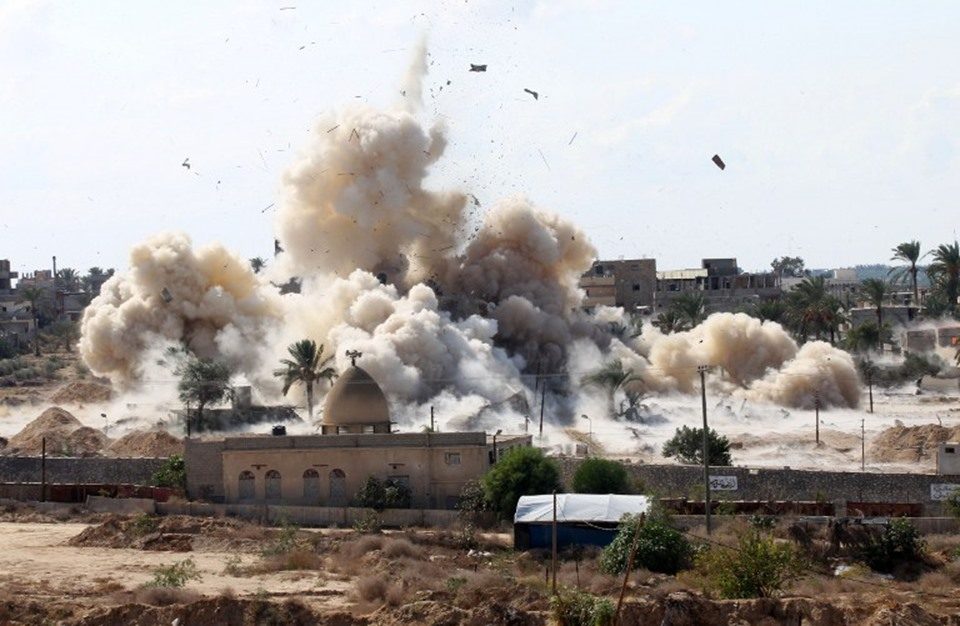 تحويل بيوت الناس إلى أنقاض.. الجيش المصري يدمر آلاف المنازل ويجرف مئات الهكتارات في سيناء