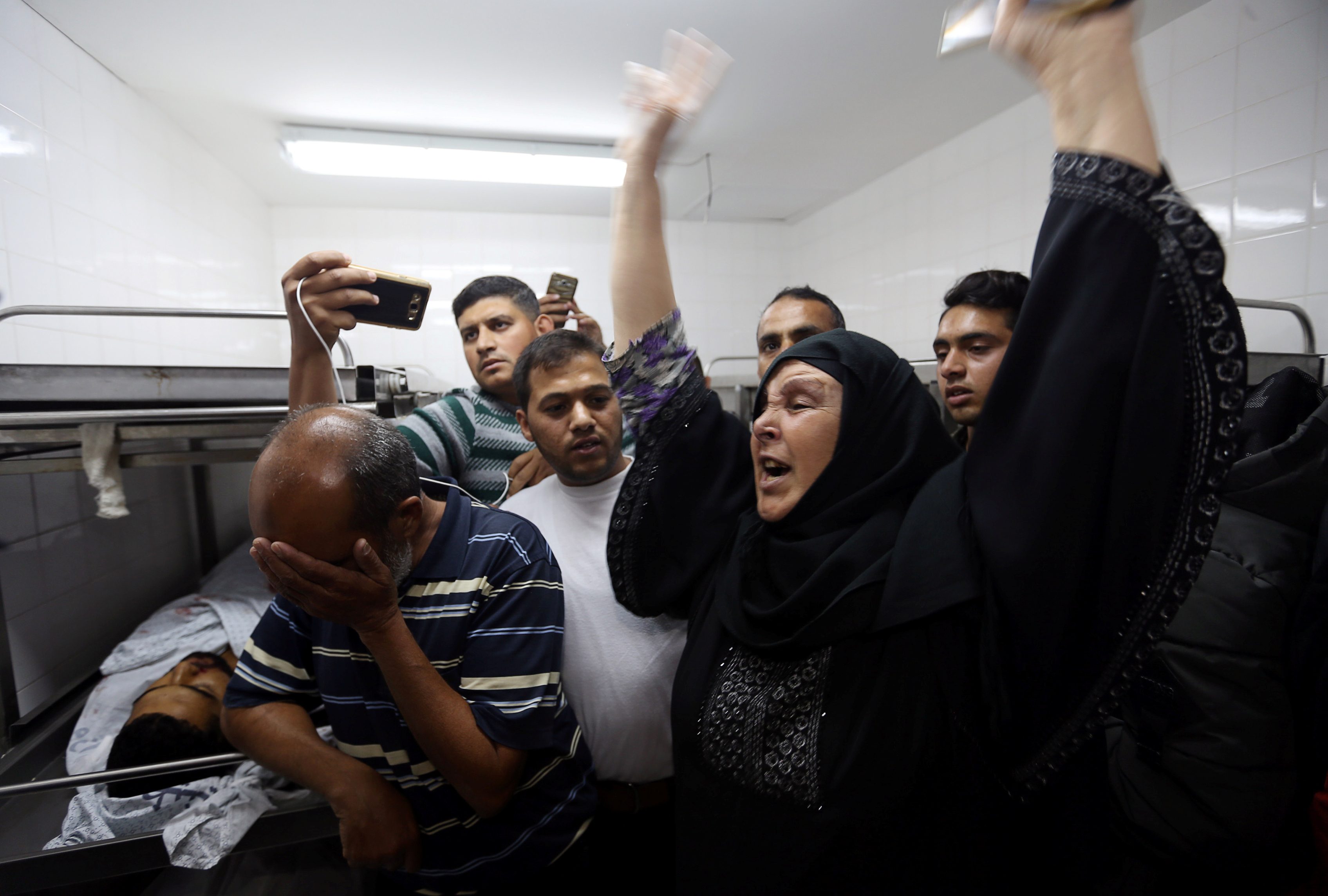 مشرحة غزة قبلة أهل القطاع الثانية بعد السياج الحدودي.. قصص مؤلمة للبحث عن جثث الضحايا