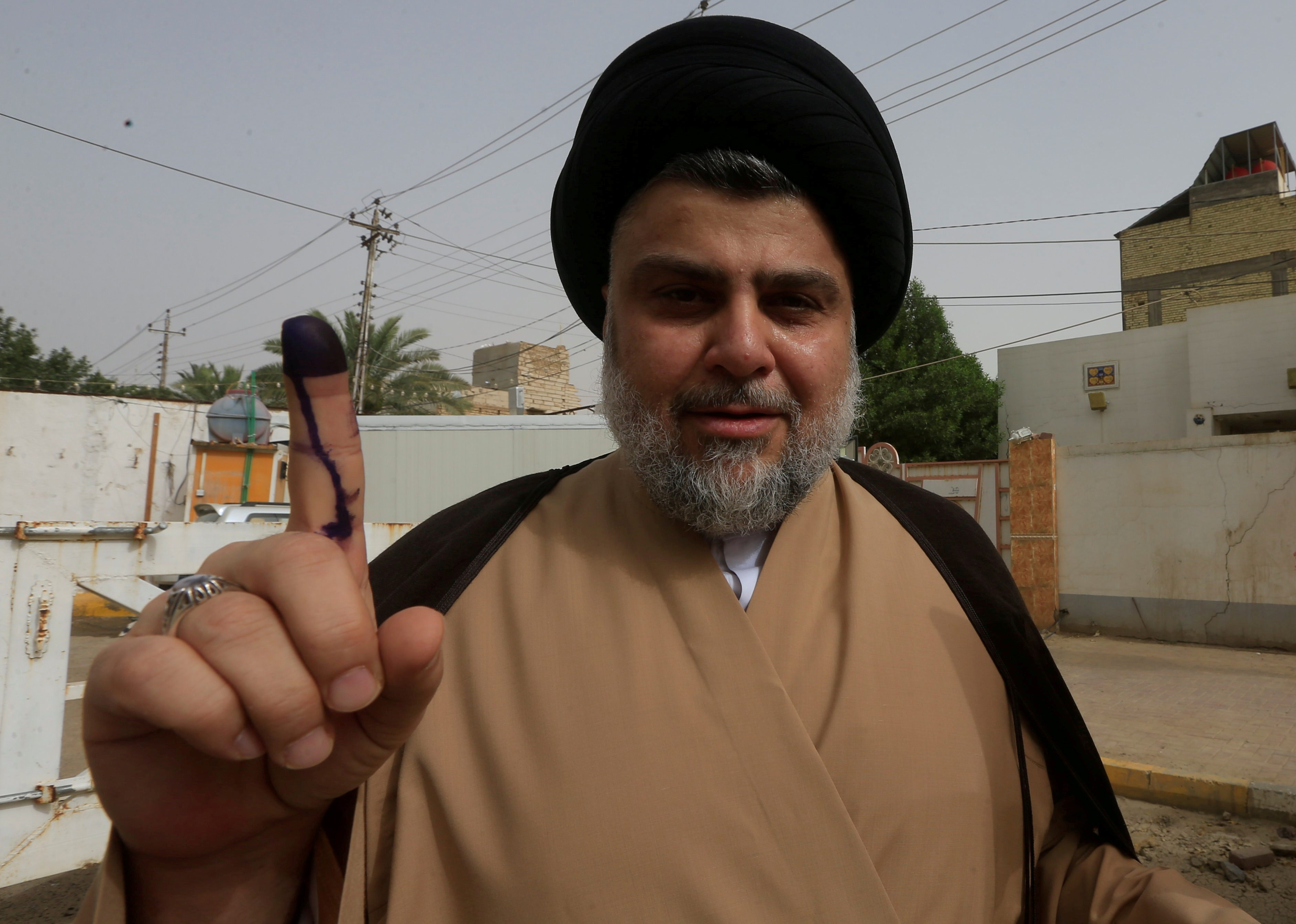 “الحكومة العراقية سيُحددها العراقيون بأنفسهم”.. الصدر يرفض تدخل إيران وأميركا في تشكيل مجلس الوزراء القادم