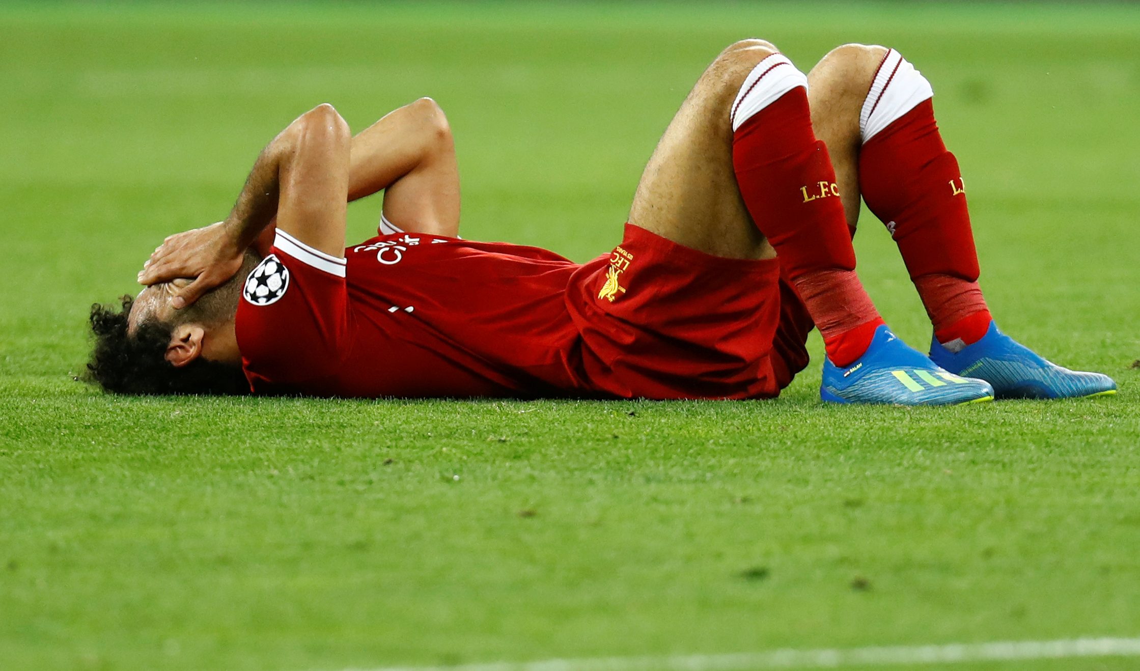 صدمة لعشاق محمد صلاح.. النجم المصري يخرج باكياً من نهائي دوري الأبطال ودعوات بألا يغيب عن المونديال