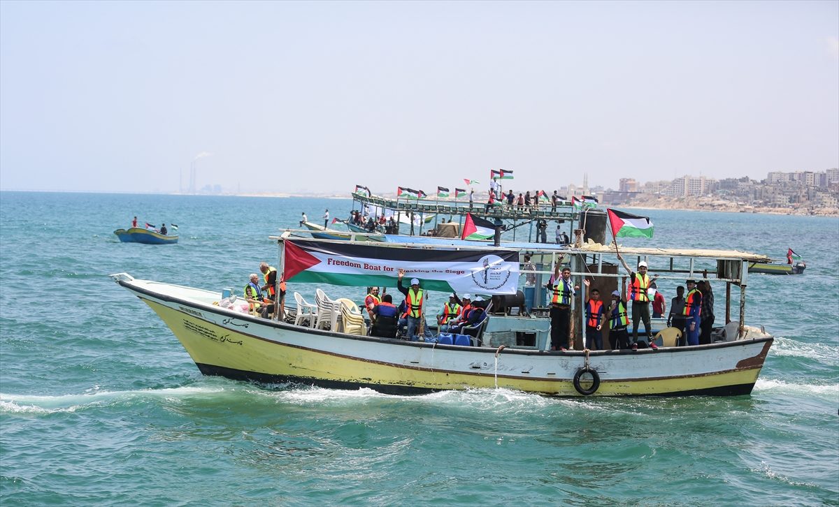 اعترضوه وحاصروه ثم فُقد الاتصال بهم.. إسرائيل تسيطر على القارب الفلسطيني الذي أبحر من غزة