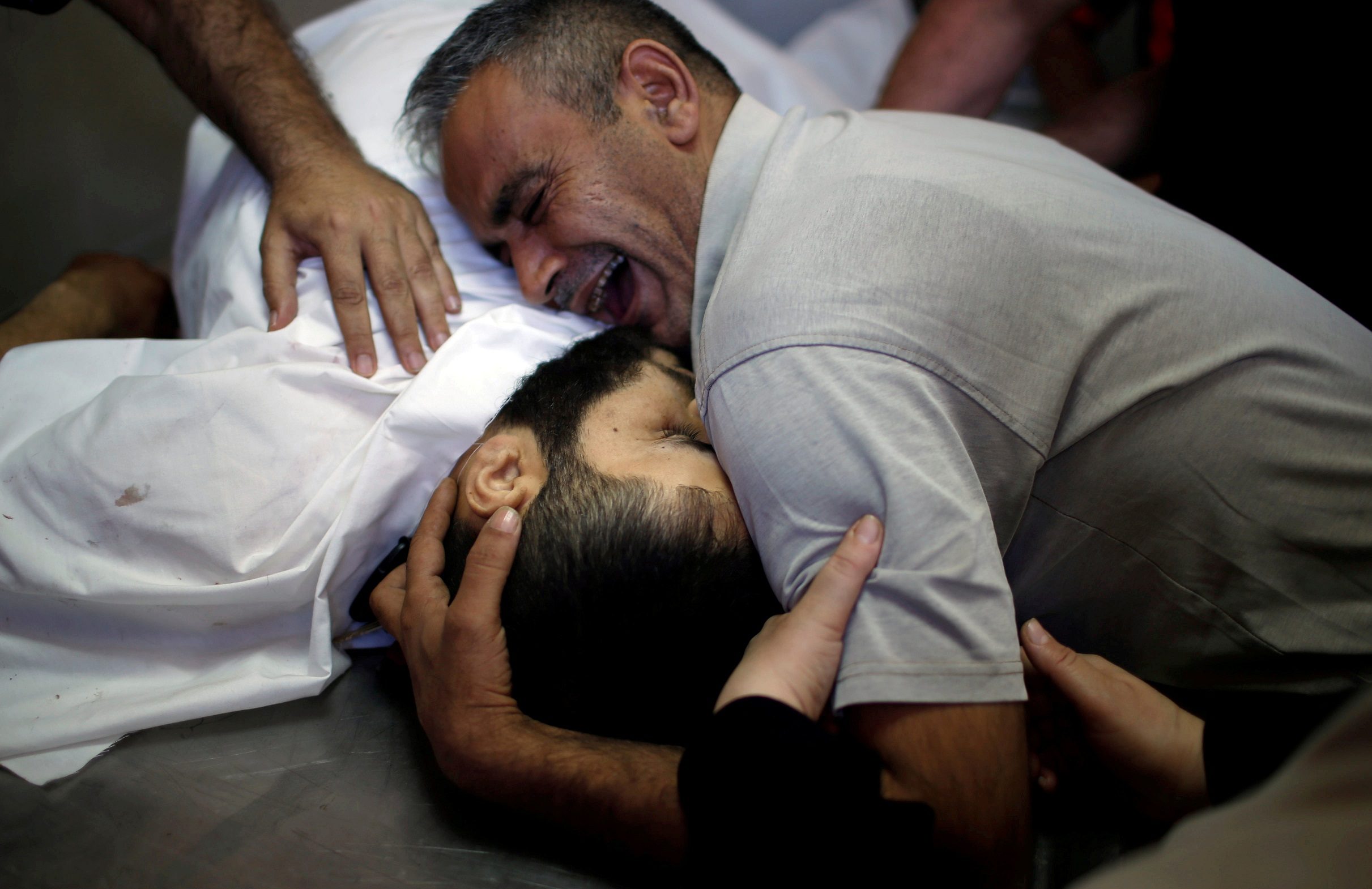 غزة تغرق بدماء الآملين في العودة إلى ديارهم، والحصيلة في ارتفاع.. أحفاد اللاجئين يفتحون صدورهم لرصاص الاحتلال