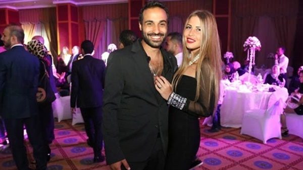 إذاً حين تحدّث عن طلاق والدته، كان يروي قصته أيضاً.. انفصال الممثل أحمد فهمي ومنة حسين بسرية! (فيديو)