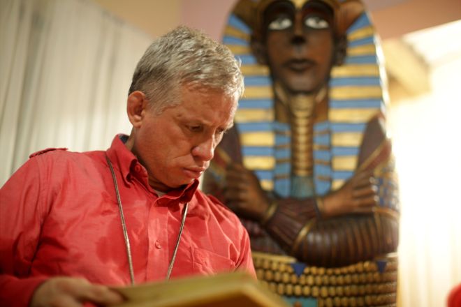 “رمسيس إيناو”.. قصة الكولومبي الذي يريد أن يُدفن كفرعون مصر
