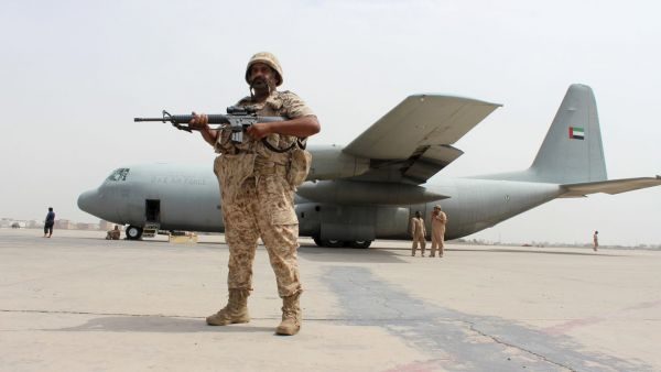 بعد ساعات من وصول جنود سعوديين إلى سقطرى.. اتفاق يقضي بخروج قوات الإمارات من الجزيرة اليمنية