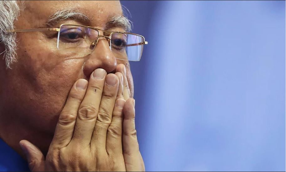 دخول مهاتير محمد في خط الانتخابات أربكه..لماذا قد يخسر نجيب عبدالرزاق مقابل تحالف مهاتير محمد ولماذا قد يربح؟