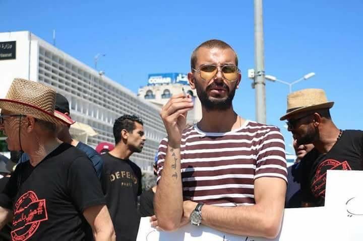 دخنوا وأكلوا في الشارع.. تونسيون يطلقون حملة #مش_بالسيف للسماح لهم بالإفطار العلني في رمضان  