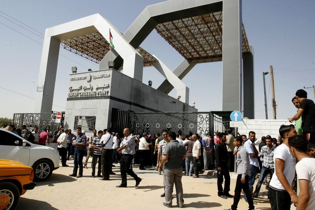 سينعمون بحرية مؤقتة.. لأول مرة منذ سنوات السيسي يعلن فتح معبر رفح طوال رمضان بعد أسبوع دامٍ شهدته غزة