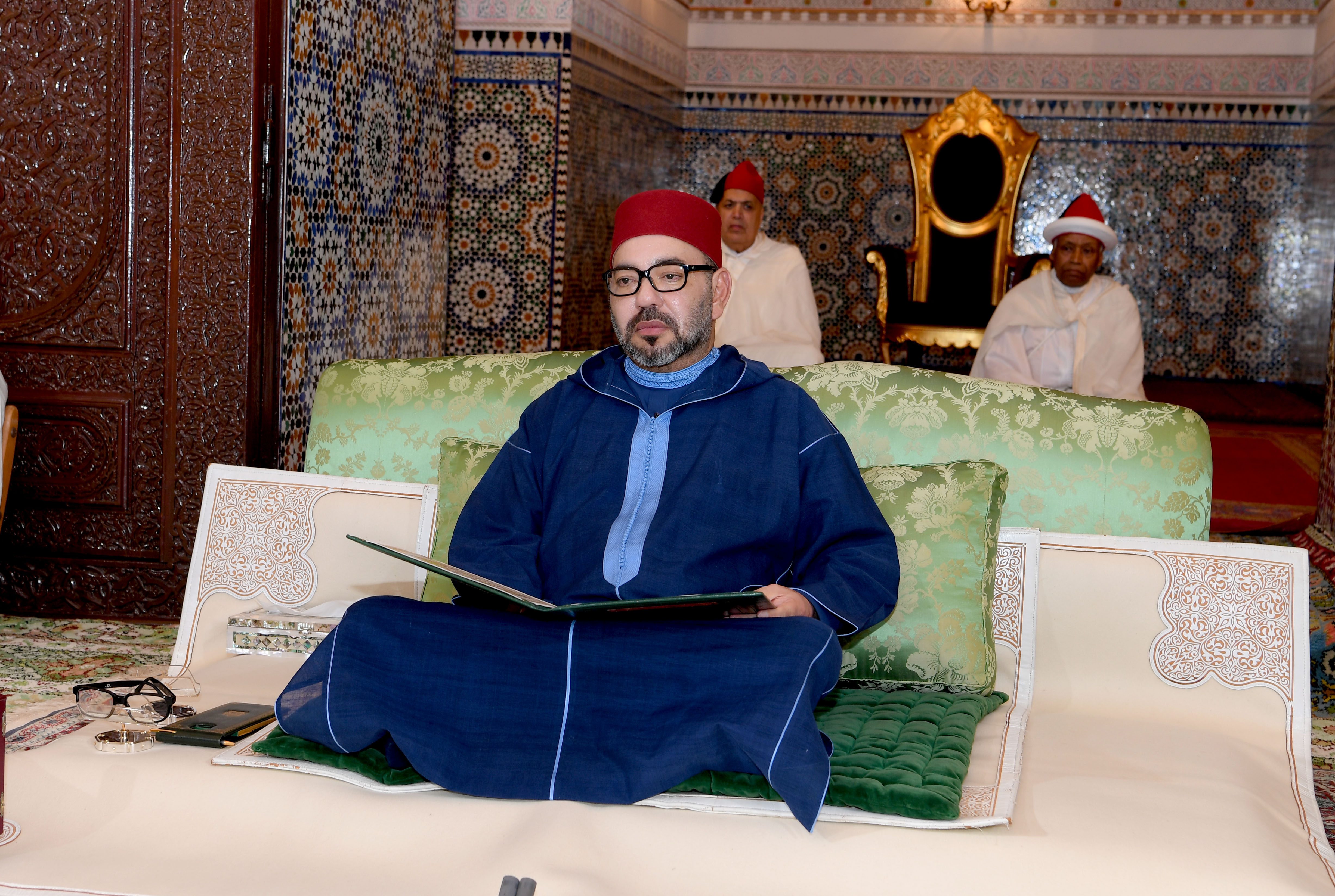 يلتقي المواطنين قبل الإفطار ويشرف على الدروس الدينية.. تفاصيل طقوس الملك محمد السادس خلال شهر رمضان