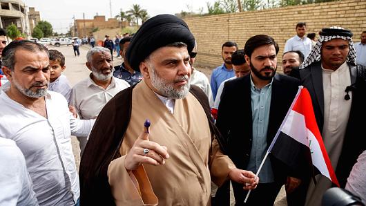 صانع الملوك الجديد في العراق.. هكذا أصبح مقتدى الصدر بعدما كان عدواً لأميركا، فكيف تمكن الزعيم الشيعي من ذلك؟