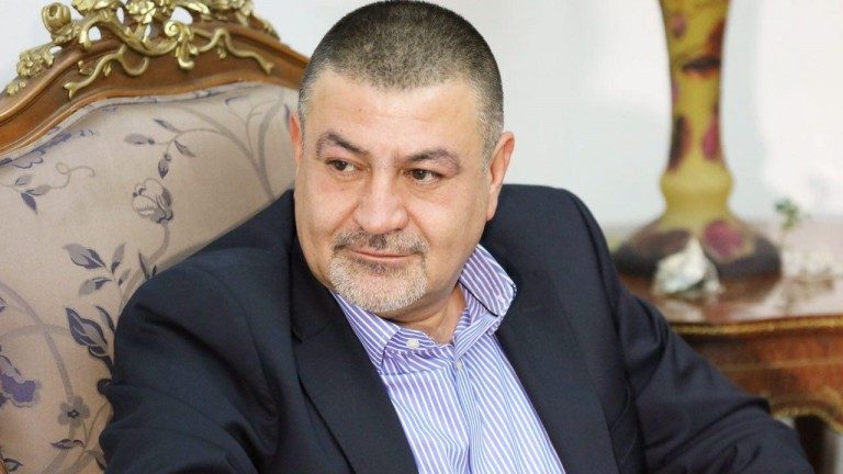 فاز في الانتخابات البرلمانية ففرضت عليه أميركا عقوبات مالية.. رئيس بنك بغداد متهم بتمويل الحرس الثوري الإيراني