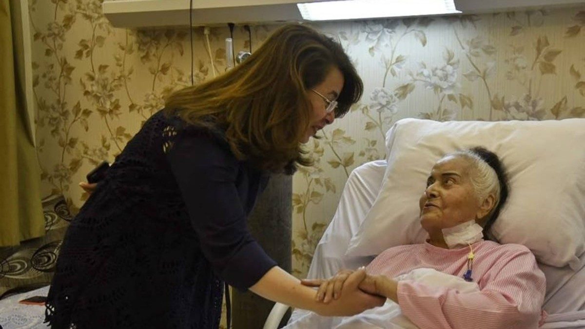 هُددت بوقف علاجها بسبب تراكم الديون.. بالصور: الممثلة مديحة يسري قبل نقلها إلى المستشفى العسكري