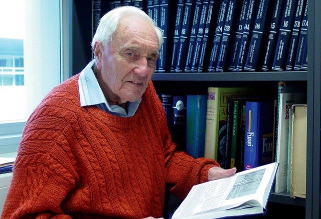 حقن نفسه بمادة أنهت حياته بعد 104 أعوام عاشها.. عالم أسترالي ينتحر آملاً بسن قوانين تسمح بالقتل الرحيم