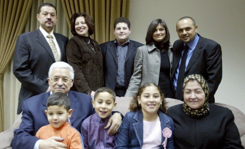 أنباء عن مغادرة عائلة عبّاس فلسطين.. والمتحدث باسم فتح يخرج بإعلان رسمي حول صحّة الرئيس
