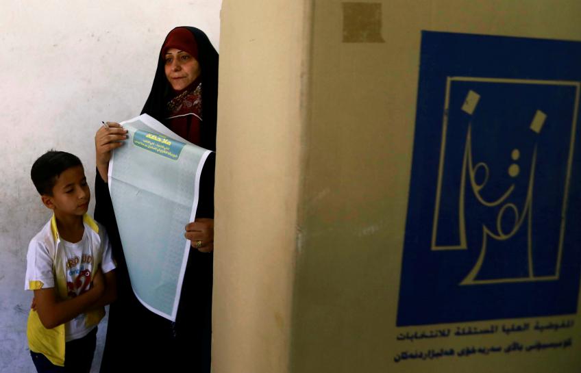 انزعاج العراقيين من السياسيين دفعهم لمقاطعة انتخابات البرلمان.. لكن هذه الخطوة قد تخدم الأطراف المتصارعة في بلدهم