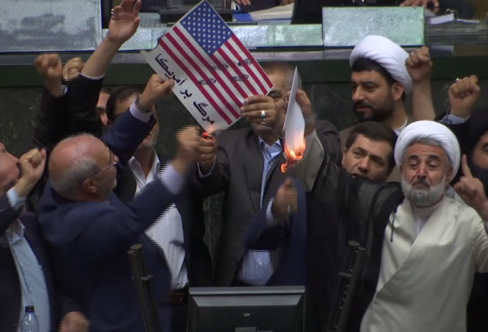 روحاني في ورطة بسبب الاتفاق النووي.. البرلمان يمنحه مهلة شهر والمحافظون يريدون تخصيباً فورياً لليورانيوم