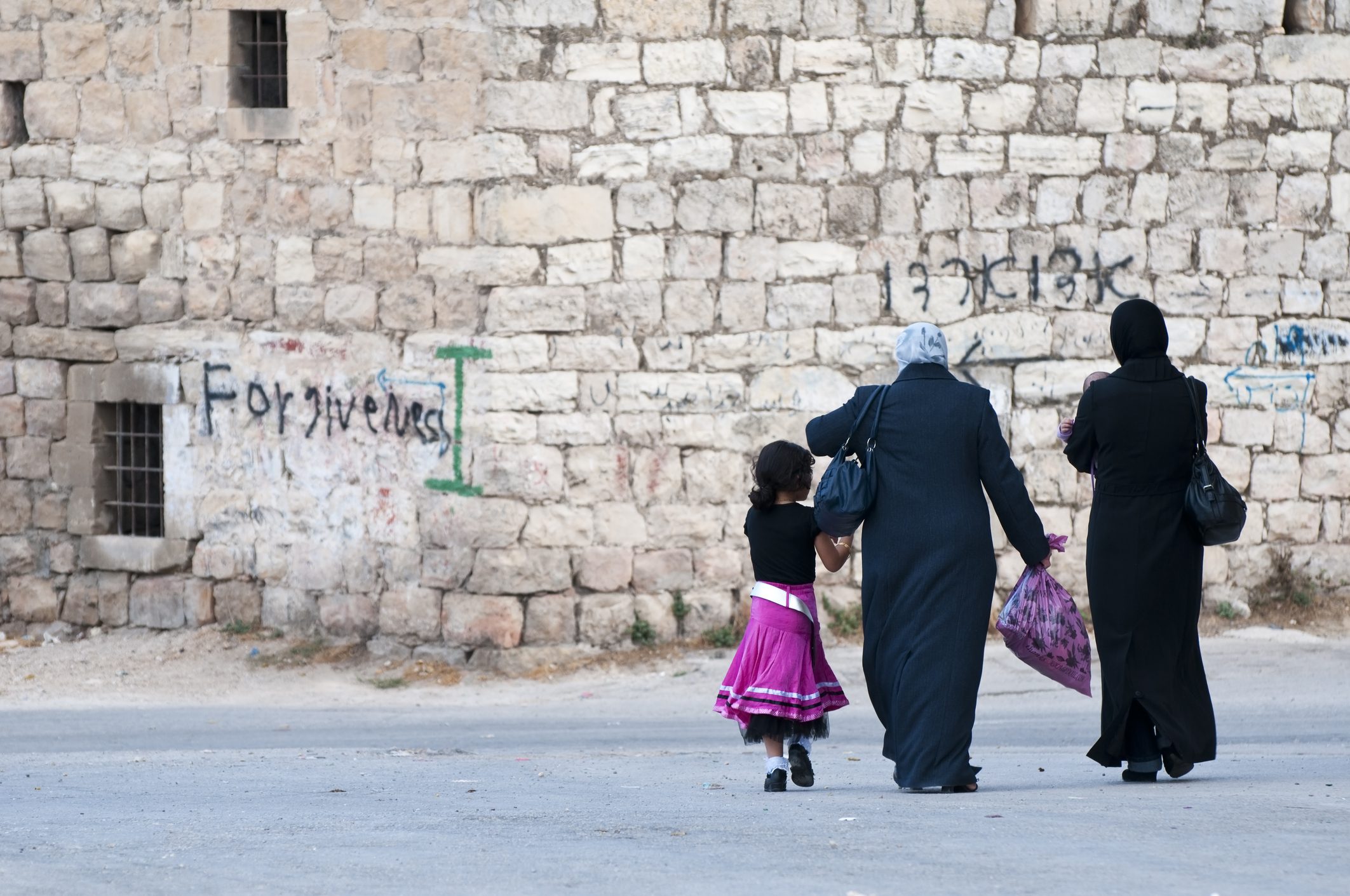 ليس فلسطينياً ولا إسرائيلياً ولا أردنياً، قصة أب مقدسي يريد أن يسجل مولوده في الدنمارك ولا يستطيع إثبات جنسيته