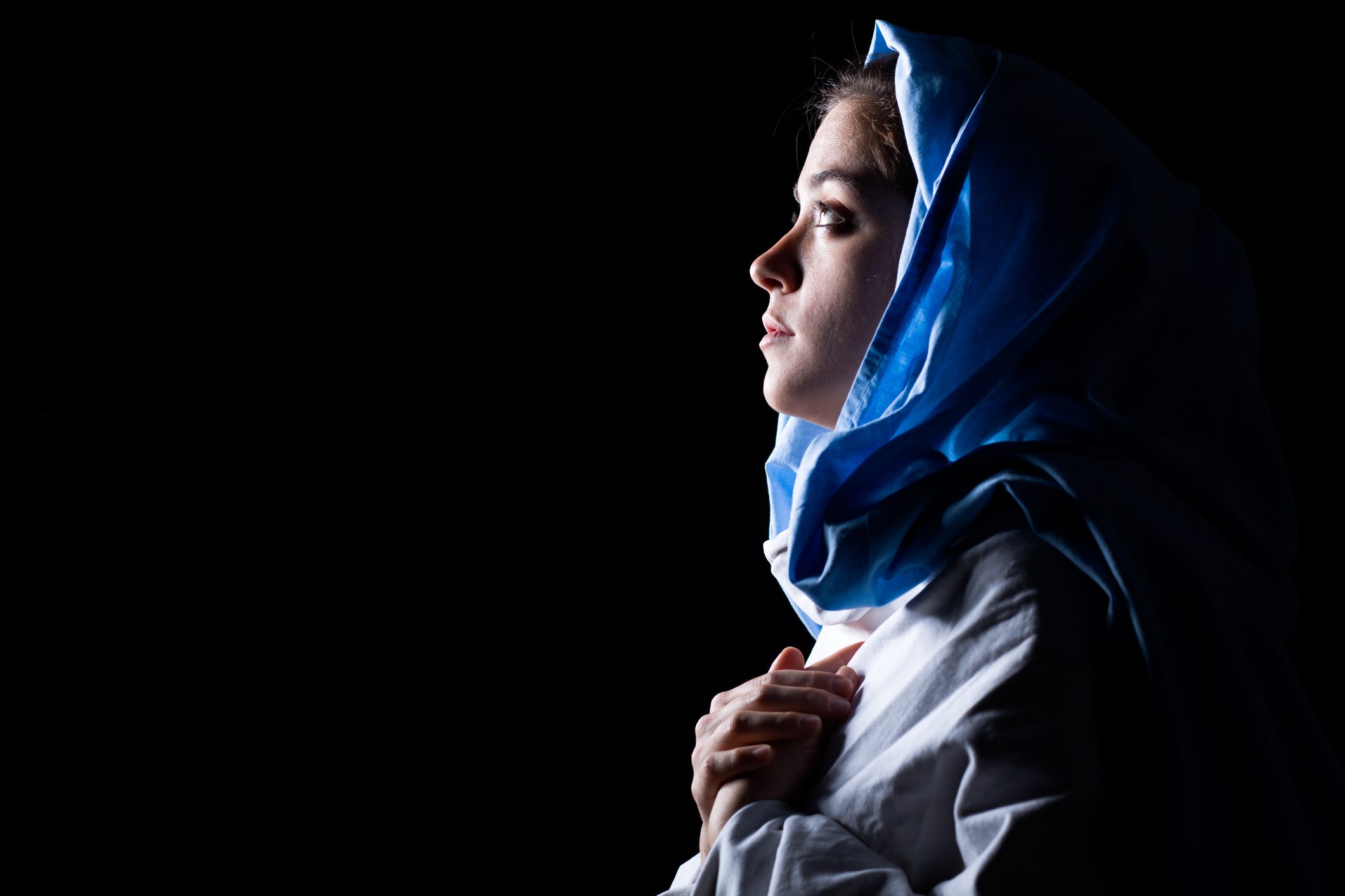 من الحجاب إلى النقاب إلى الشك في وجود الله.. رحلتي مع “اللاأدرية”