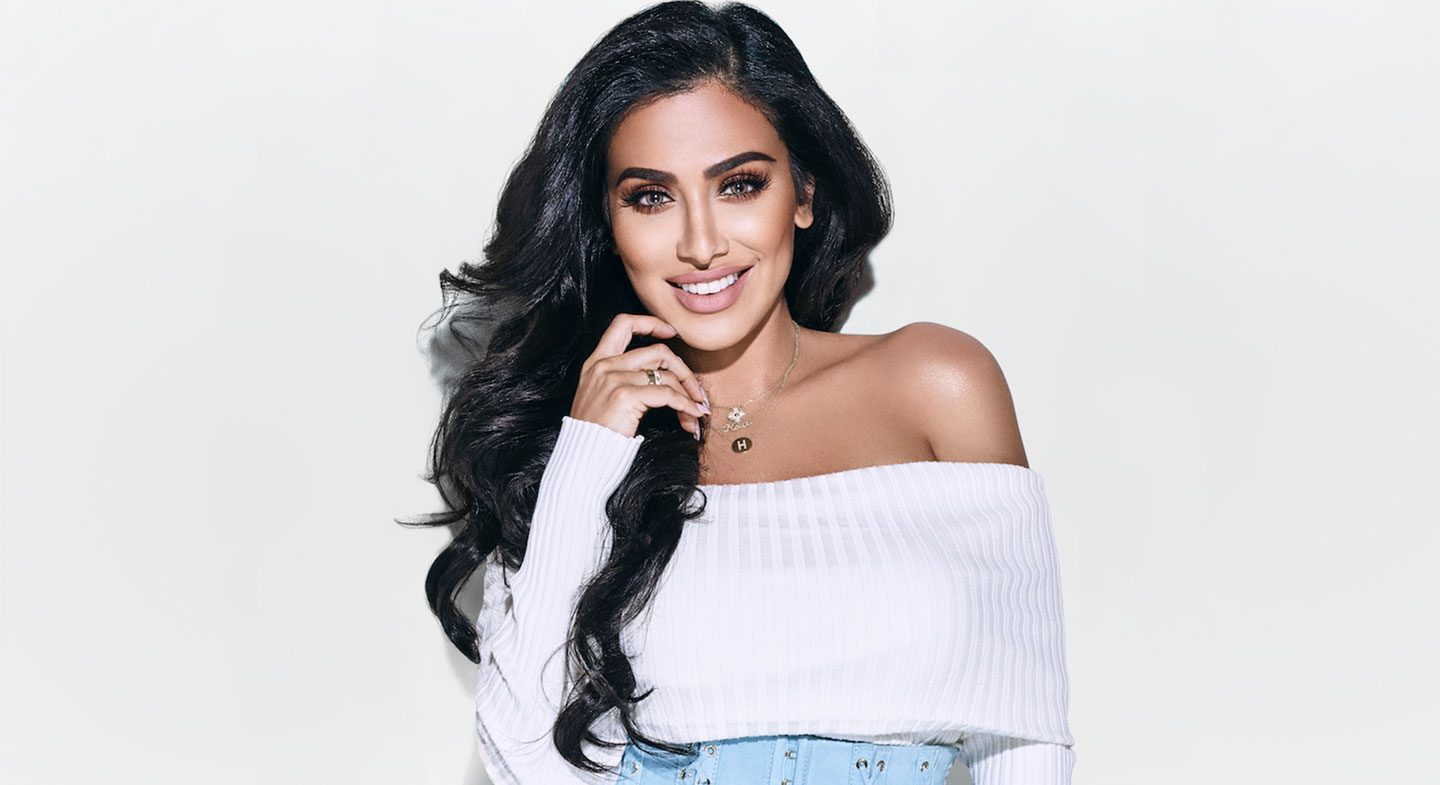 هدى قطان تدخل عالم “عروض الواقع” بمساعدة فيسبوك.. لا تستطيع الانتظار ليعرف العالم عن Huda Beauty وأسرتها