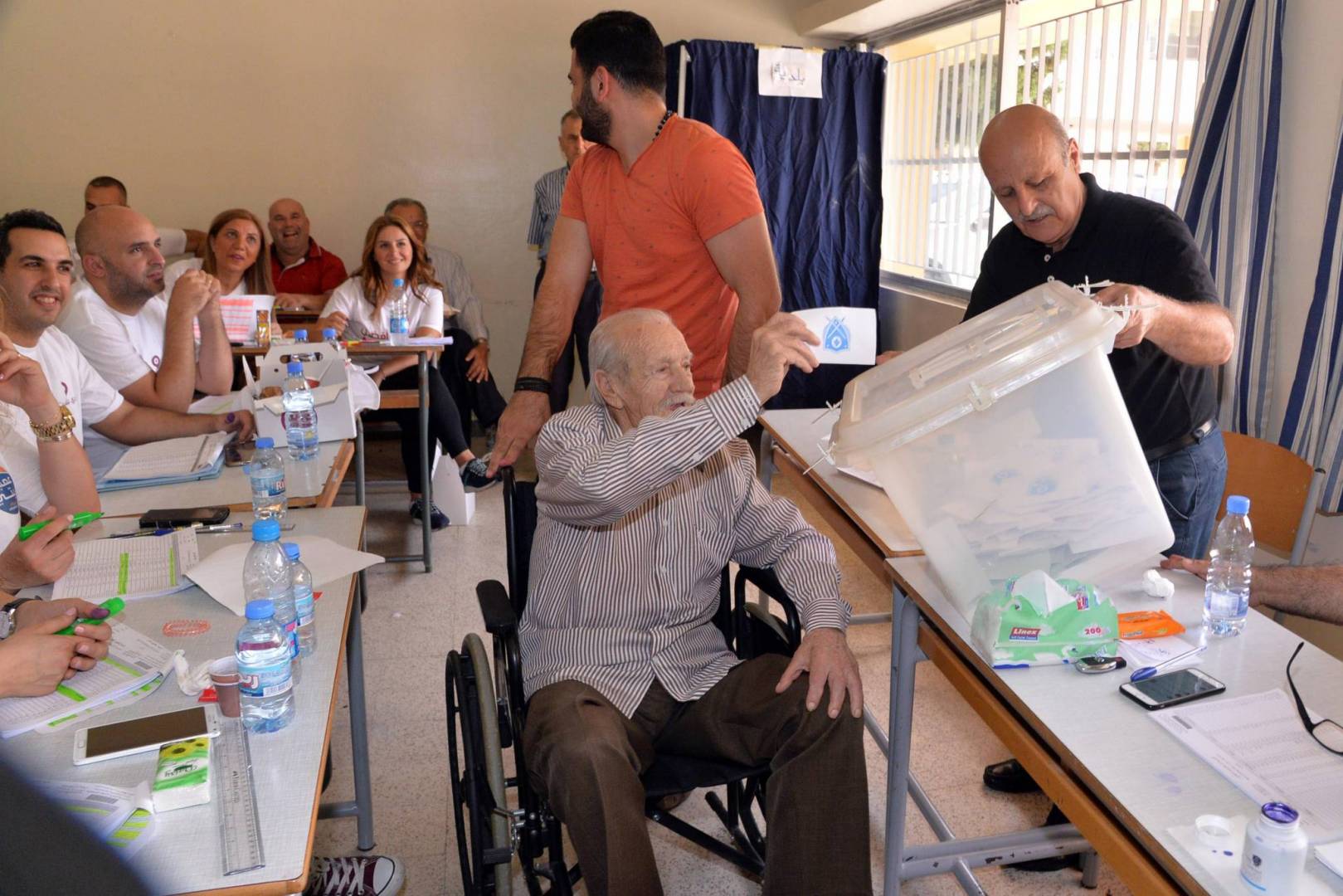 في انتخابات لبنان.. نشطاء في مواجهة أمراء حرب وعائلات قوية، فهل ينجحون في تغيير المشهد السياسي المعقَّد؟