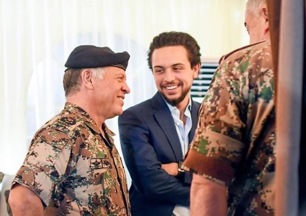 لماذا سكب طيارون أردنيون الماء على ولي العهد؟