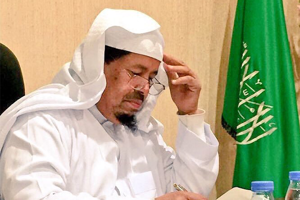جريمة تهز السعودية والشبهات تدور حول الزوجة.. رئيس بلدية وجد مكبلاً ومضرجاً بدمائه بعد تغريدات “غريبة” كتبها قبل موته