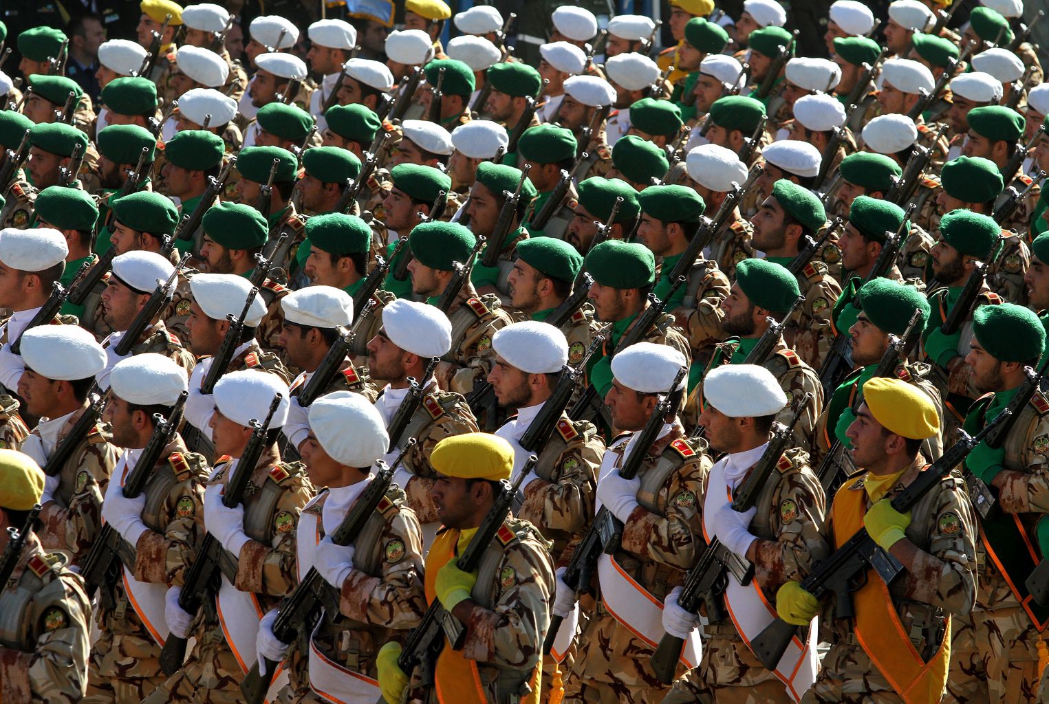 ترمب ينسحب وعيون العالم على طهران.. مجلة Foreign Policy تقدم سيناريو الحرب السعودية الإيرانية الأولى