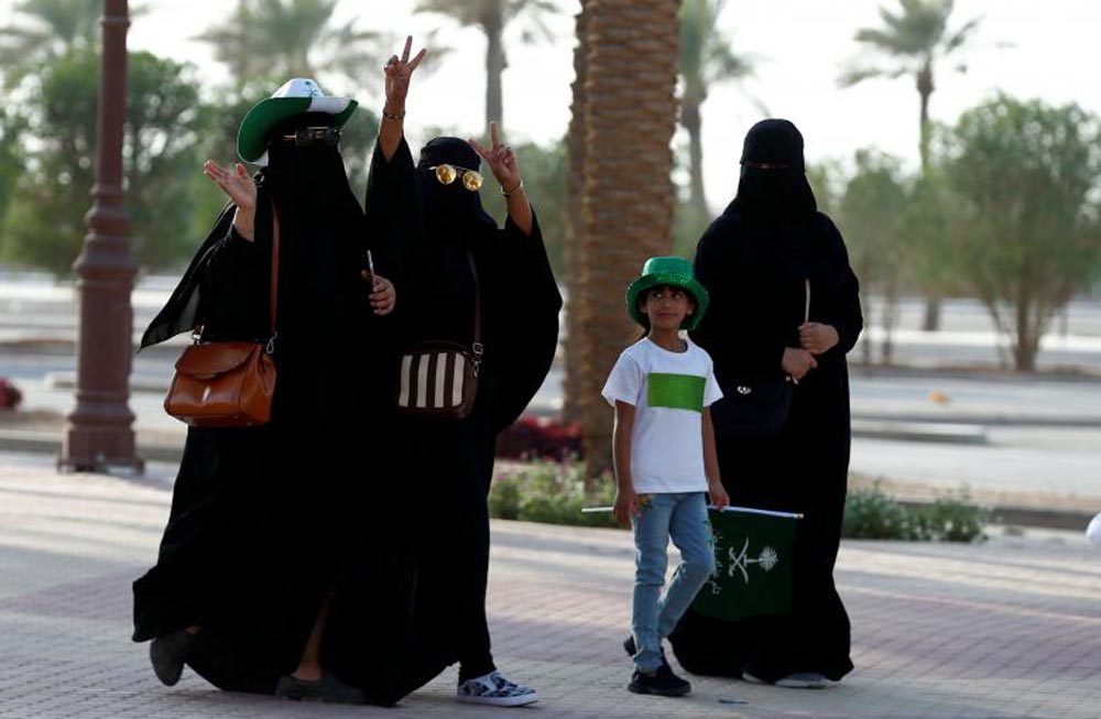The New York Times: مزاج السعوديين قاسه أجانب لمساعدة الحكومة في اتخاذ حملة “الإصلاحات”.. فما الذي كشفوه؟