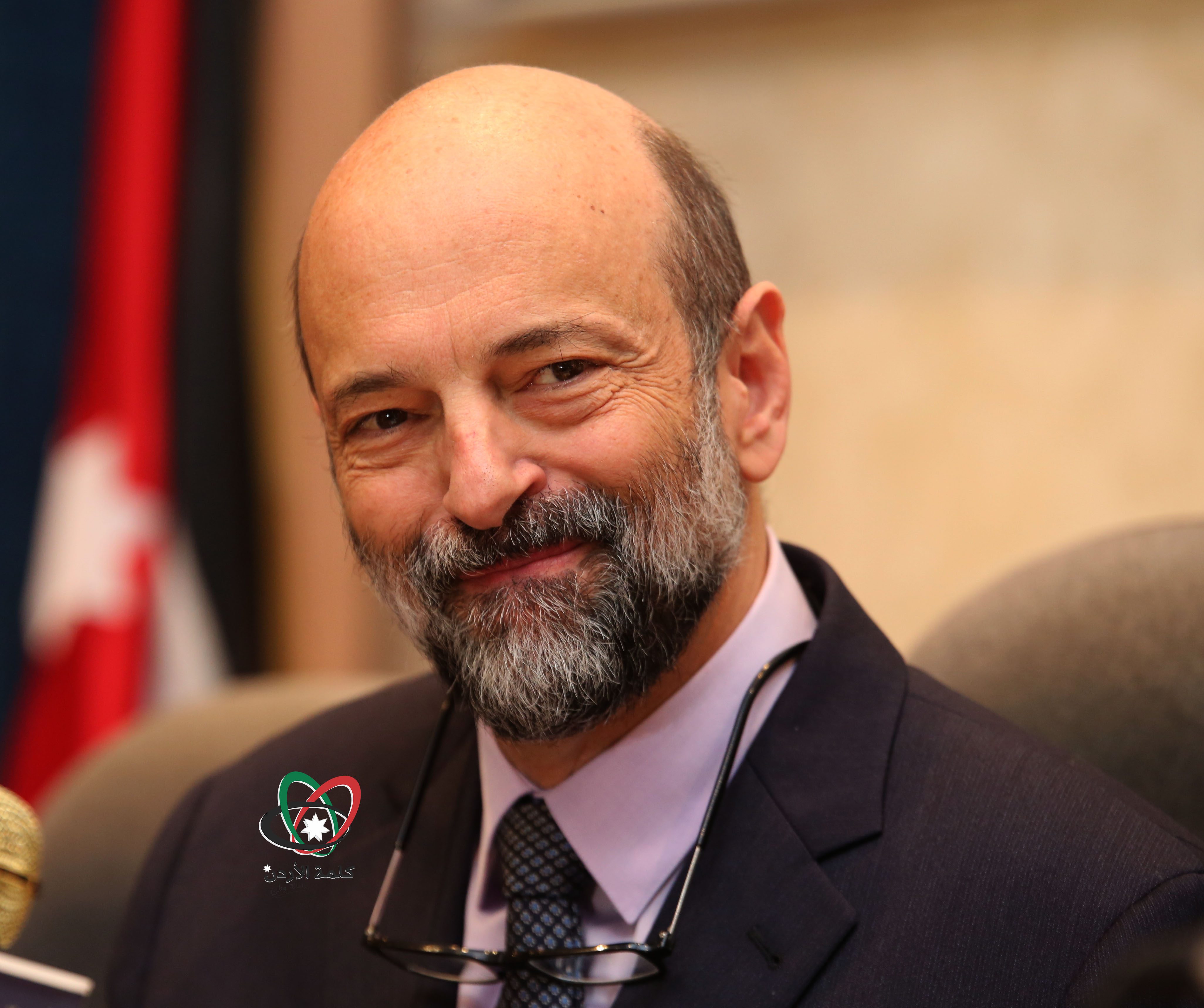 تركة ثقيلة في انتظاره.. من هو “الرزاز” الذي كلف برئاسة الحكومة الأردنية بعد احتجاجات غاضبة عمّت البلاد؟