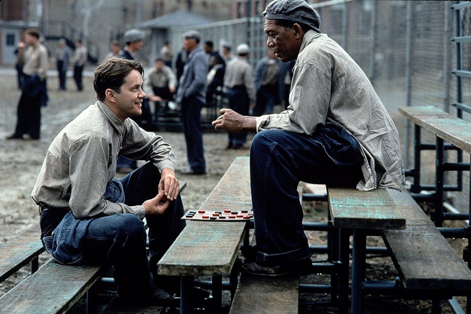 إذا لم تشاهده بعد، فأنتَ الخاسر الأكبر – لهذه الأسباب يحتلّ فيلم The Shawshank Redemption صدارة ترتيب الأفلام العالمية على IMDB منذ 24 عاماً!