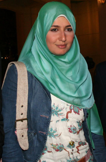الفنانة المعتزلة حلا شيحة تردُّ على من يرسلون لها صوراً من أفلامها قبل ارتداء الحجاب.. ماذا قالت لهم؟