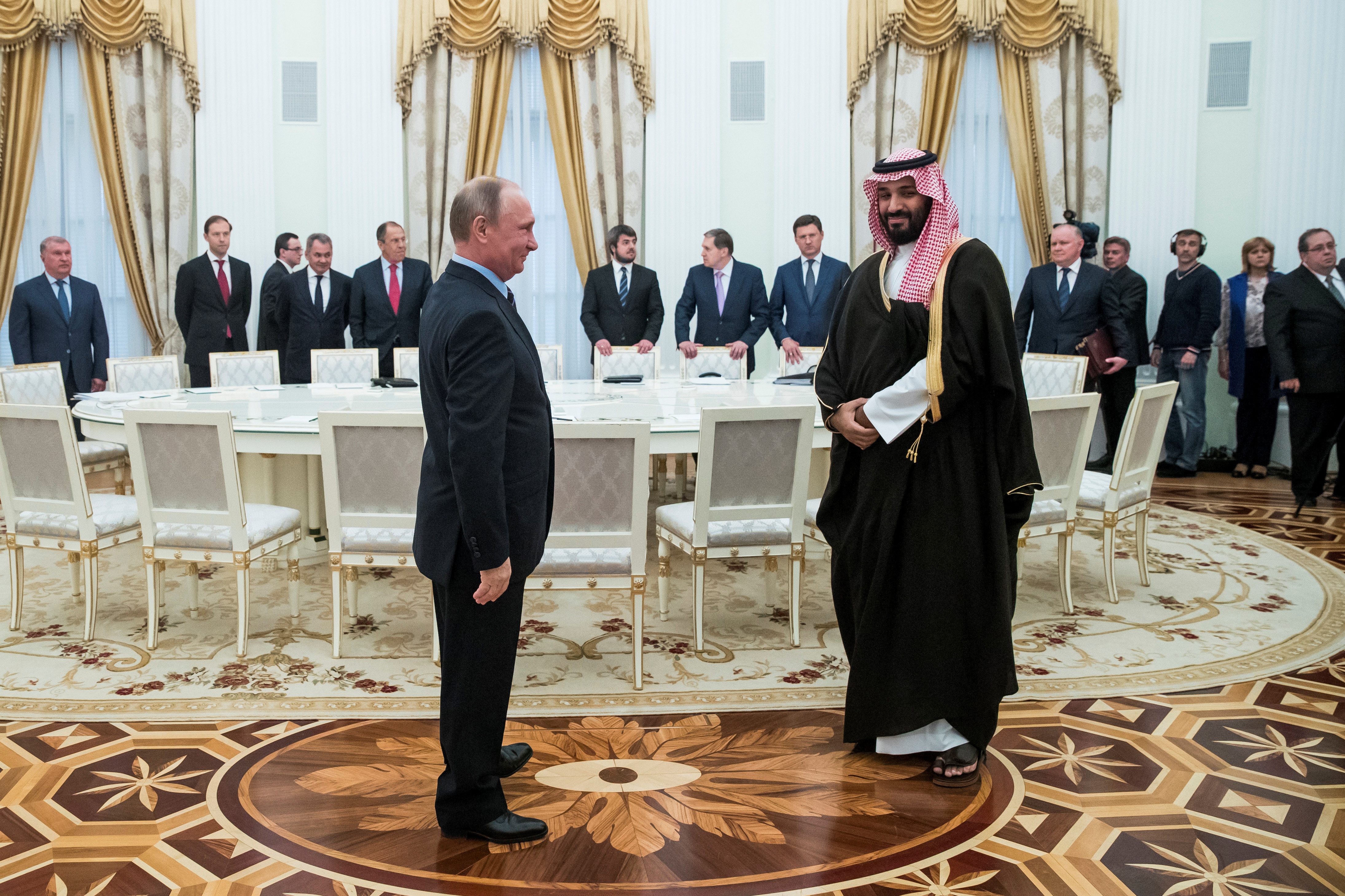محمد بن سلمان يجتمع مع مسؤولين روس رفيعي المستوى